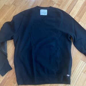 Women’s Banana Republic sweater. Black. Size L